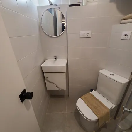 Con Bano Y Cocina En Appartamento *