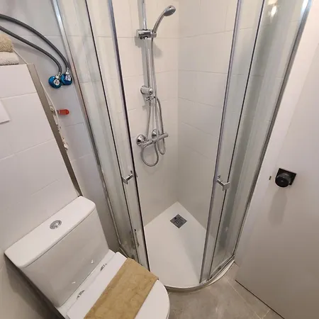 Con Bano Y Cocina En Appartamento