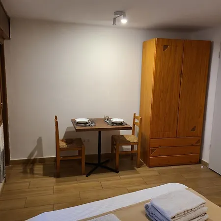 Appartamento Con Bano Y Cocina En *