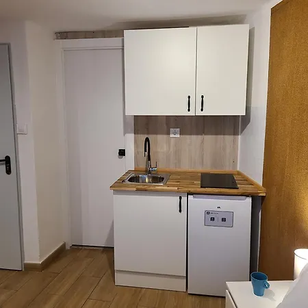 Appartamento Con Bano Y Cocina En *